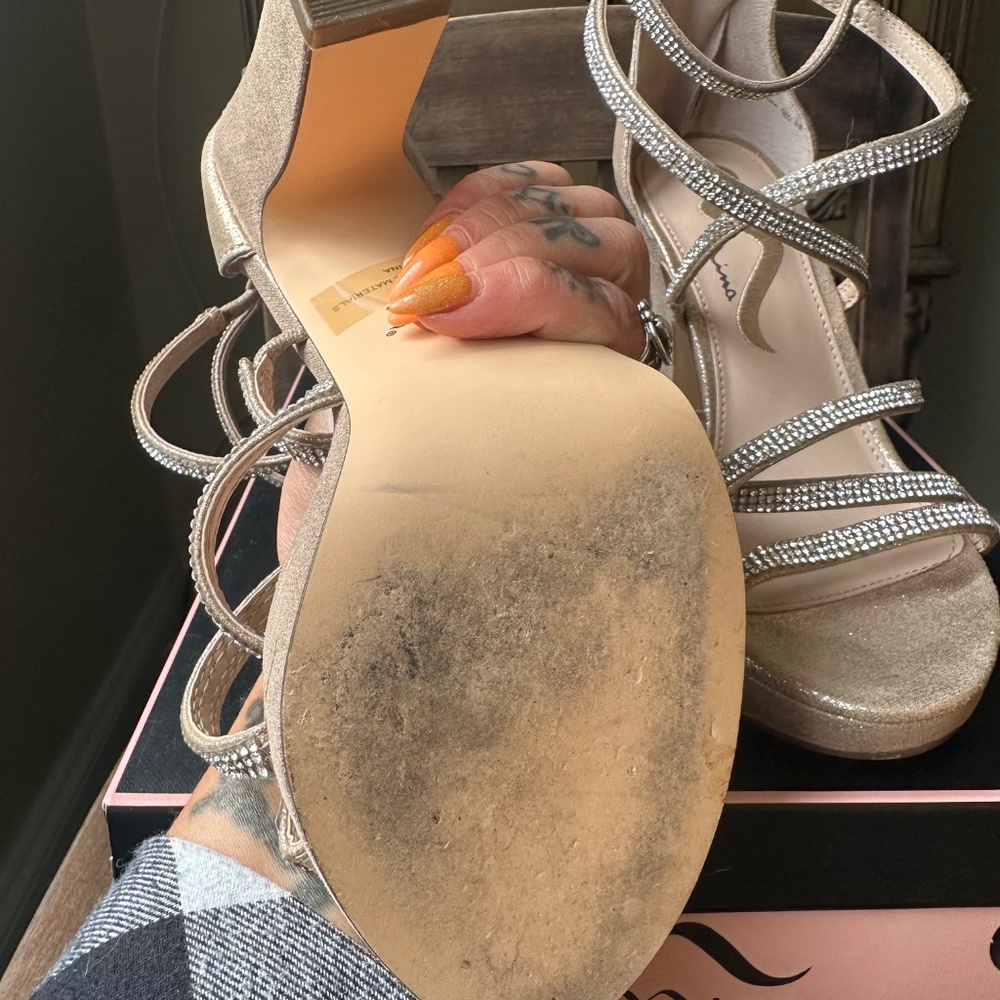 Heels - Picture 4 of 4